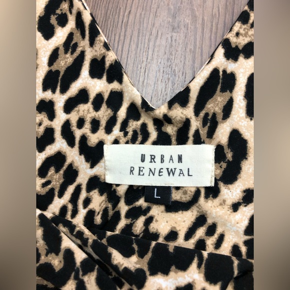 URBAN RENEWAL LEOPARD PRINT CROPPED SPAGHETTI STRAPS TOP IN LARGE - Picture 5 of 7